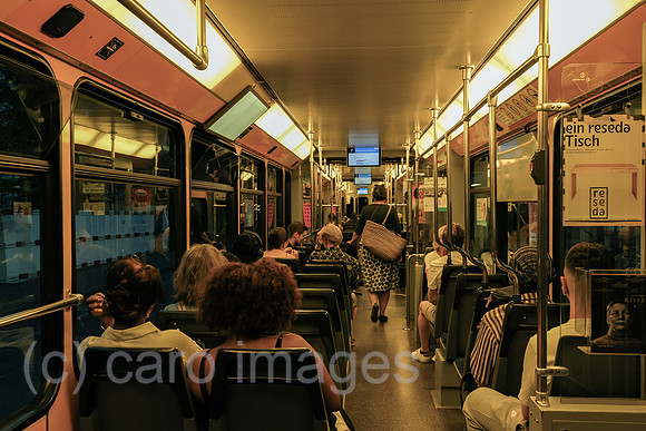 Schweiz, Zuerich - Blick in eine Tram des Zuercher Verkehrsverbund (ZVV) am Abend
