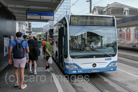 Schweiz, Zuerich - Linienbusse am Busbahnhof Oerlikon