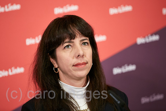 Berlin, Deutschland - Elif Eralp von Die LInke bei einer Pressekonferenz in der Parteizentrale.