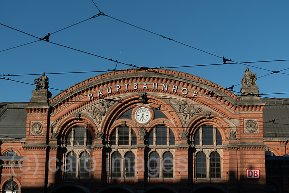 Deutschland, Bremen - Fassade des Bremer Hauptbahnhofs