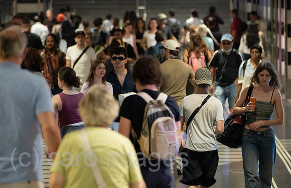 Schweiz, Zuerich - Unterfuehrung mit Zugang zu den Gleisen am Zuerich Hauptbahnhof