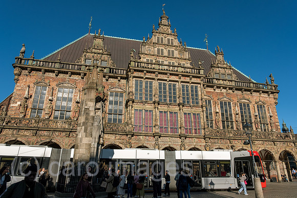 Deutschland, Bremen - Das Bremer Rathaus (Backsteingotik) und der Roland am Marktplatz, Wahrzeichen der Hansestadt und UNESCO-Welterbe