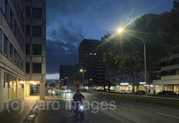 Deutschland, Bremen - schaebige Gegend mit Hochhaeusern und Schnellstrasse im Stadtzentrum, Am Breiten Weg, Naehe Hauptbahnhof