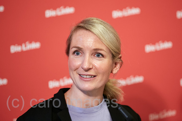Berlin, Deutschland - Die Parteivorsitzende Ines Schwerdtner von Die LInke bei einer Pressekonferenz in der Parteizentrale.