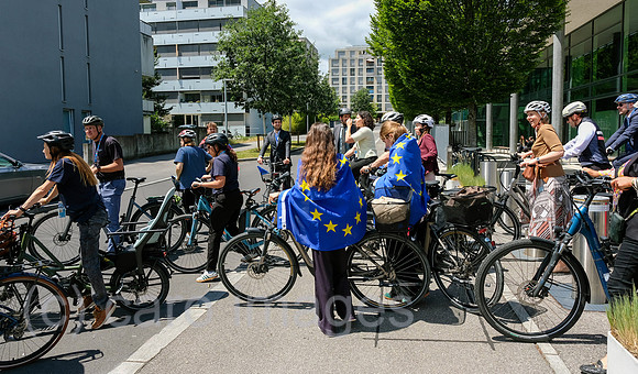 Schweiz, Genf - Junge Leute aus europaeischen Laendern demonstrieren fuer eine bessere Foerderung des Fahrradverkehrs in der EU