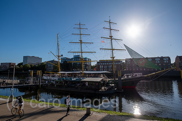 Deutschland, Bremen - Das Hotel- und Restaurant-Schiff Alexander von Humboldt auf der Weser, an der Schlachte, Weserpromenade