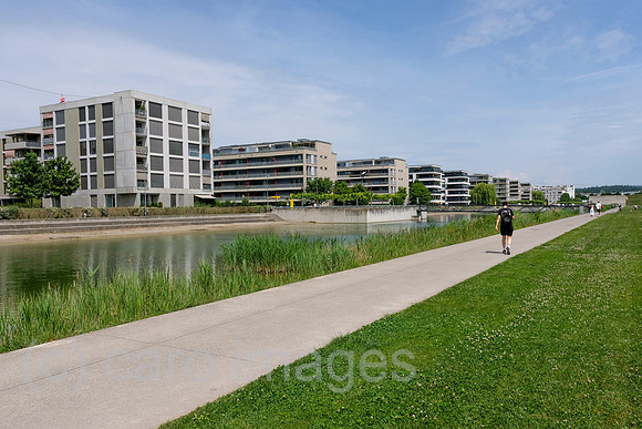 Schweiz, Opfikon - Der Opfikerpark beim modernen Glattpark Wohnquartier an der Peripherie von Zuerich fuer 7000 Einwohner