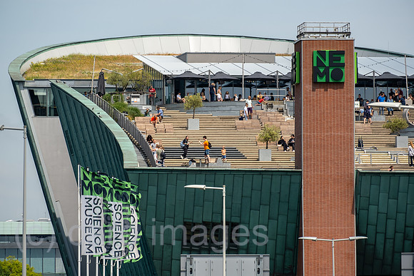 Niederlande, Amsterdam - NEMO Science Museum am frueheren Meeresarm IJ im Stadtzentrum