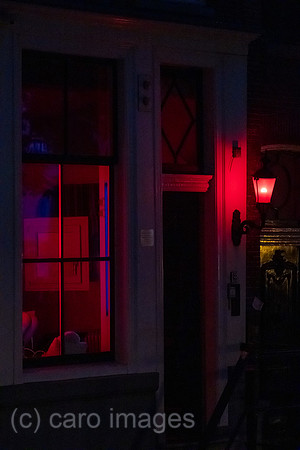 Niederlande, Amsterdam - Fenster einer Prostituirten im Rotlichtviertel im Grachtenguertel (Centrum)