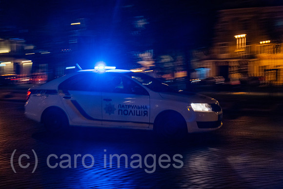 Ukraine, Lwiw - Streifenwagen der ukrainischen Polizei (Policija) im Stadtzentrum