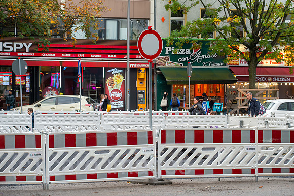Berlin, Deutschland - Sprassensperrung mit Absperrgitter