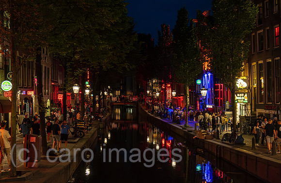 Niederlande, Amsterdam - Gracht in der Altstadt (Rotlichtviertel / Grachtenguertel / Centrum)