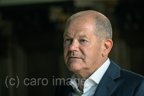 Deutschland, Bremen - Bundeskanzler Olaf Scholz spricht bei Einbuergerungsfeier in der in der Oberen Rathaushalle