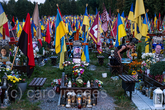 Ukraine, Lwiw - Das Marsfeld, Ehrenfriedhof der gefallenen Lwiwer Soldaten im Ukrainekrieg