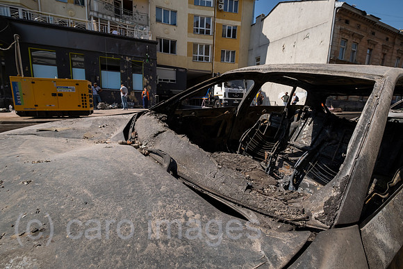 Ukraine, Lwiw - nach russischen Raketen- und Drohnenangriff auf Wohnviertel im Zentrum (7 Tote, ca. 30 Verletzte)