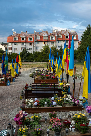 Ukraine, Lwiw - Das Marsfeld, Ehrenfriedhof der gefallenen Lwiwer Soldaten im Ukrainekrieg