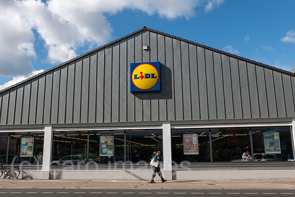 Deutschland, Berlin - Lidl-Supermarkt