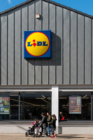 Deutschland, Berlin - Lidl-Supermarkt