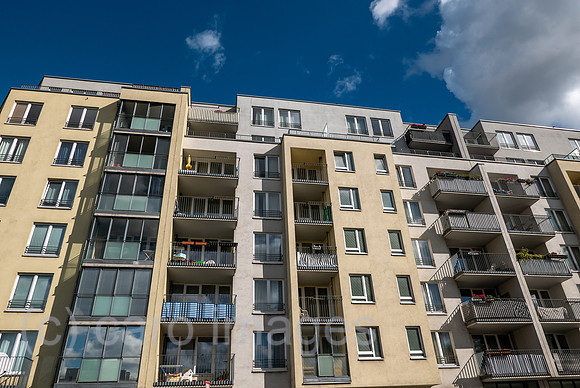Deutschland, Berlin - Schicker Apartmentblock im Stadtteil Kreuzberg (Dresdner Strasse)