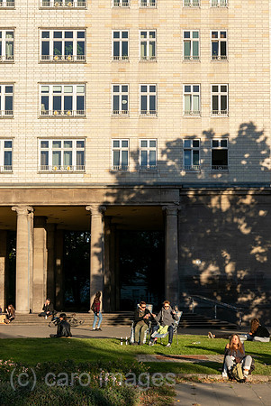 Deutschland, Berlin - Wohngebaeude im Zuckerbaeckerstil aus der DDR-Zeit an der Franfurter Allee in Friedrichshain (beim Frankfurter Tor)