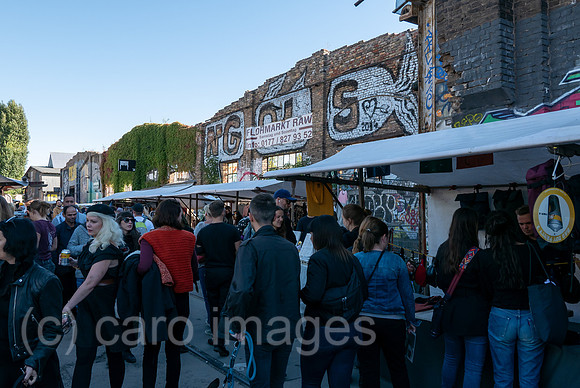 Deutschland, Berlin - Flohmarkt RAW immer am Wochenende auf dem RAW-Gelaende im Stadtteil Friedrichshain