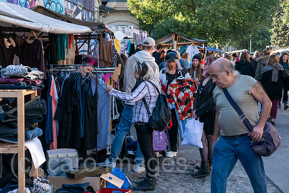 Deutschland, Berlin - Flohmarkt RAW immer am Wochenende auf dem RAW-Gelaende im Stadtteil Friedrichshain
