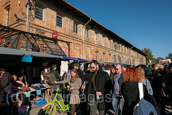 Deutschland, Berlin - Flohmarkt RAW immer am Wochenende auf dem RAW-Gelaende im Stadtteil Friedrichshain