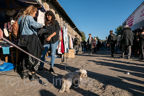 Deutschland, Berlin - Flohmarkt RAW immer am Wochenende auf dem RAW-Gelaende im Stadtteil Friedrichshain