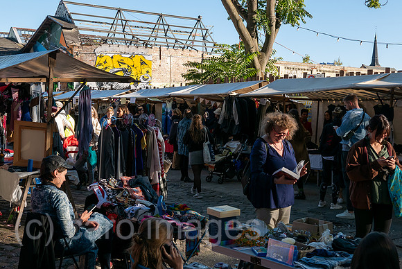 Deutschland, Berlin - Flohmarkt RAW immer am Wochenende auf dem RAW-Gelaende im Stadtteil Friedrichshain