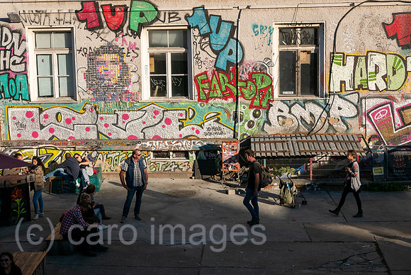 Deutschland, Berlin - Flohmarkt RAW immer am Wochenende auf dem RAW-Gelaende im Stadtteil Friedrichshain