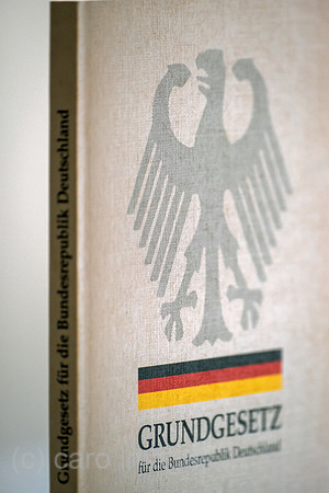 Deutschland, Bremen - Buchveroeffentlichung Grundgesetz fuer die Bundesrepublik Deutschland