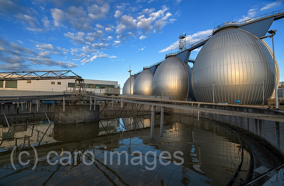 Deutschland, Hamburg - Faultuerme und Abwasserbecken des Klaerwerks Hamburg der Hamburger Stadtentwaesserung (HSE), Teil von HAMBURG WASSER