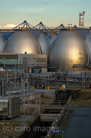 Deutschland, Hamburg - Faultuerme des Klaerwerks Hamburg der Hamburger Stadtentwaesserung (HSE), Teil von HAMBURG WASSER