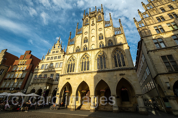 Deutschland, Muenster - das gotische historische Rathaus am Prinzipalmarkt, Wahrzeichen der Stadt