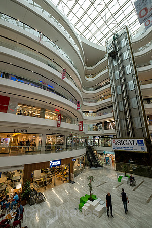 Albanien, Tirana - Einkaufszentrum TOPTANI im Zentrum