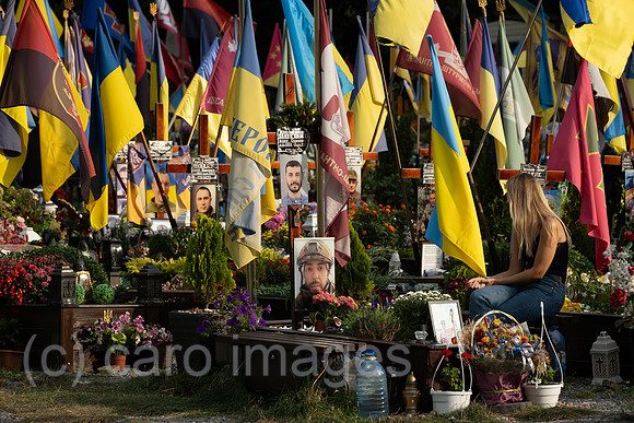 Ukraine, Lviv - Relatives mourning at a grave on Marsfeld, a cemetery of honour for fallen Lviv soldiers in the war in Ukraine