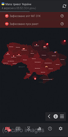 Ukraine, Lwiw - Screenshot der app KARTE DES TERRORS DER UKRAINE der ukrainischen Regierung, die ueber aktuelle  russische Raketen- und Drohnenangriffe informiert