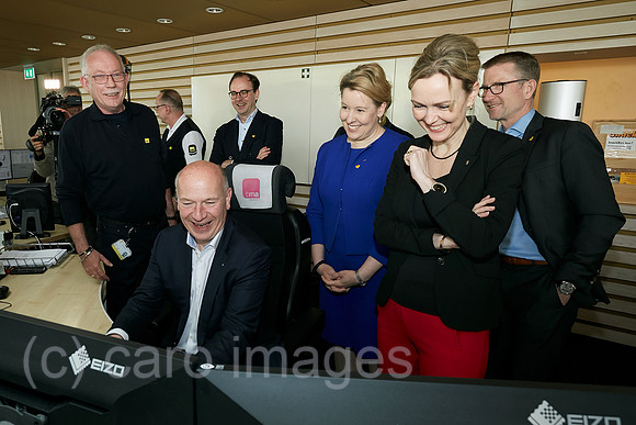 Berlin, Deutschland - Besuch der Betriebsleitstelle U-Bahn der BVG durch Kai Wegner, Henrik Falk, Franziska Giffey, Manja Schreiner und Rolf Erfurt.