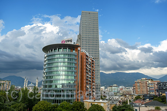 Albanien, Tirana - Blick auf die Stadt von der Pyramide von Tirana, vorne der European Trade Center (ETC), links Grosse Moschee von Tirana, rechts Wohnviertel
