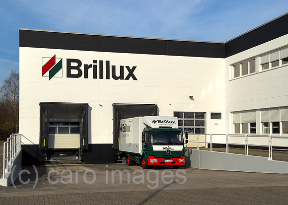 Deutschland, Bremen - Logistikpunkt und Buerogebaeude des Produzenten von Farben und Lacken BRILLUX