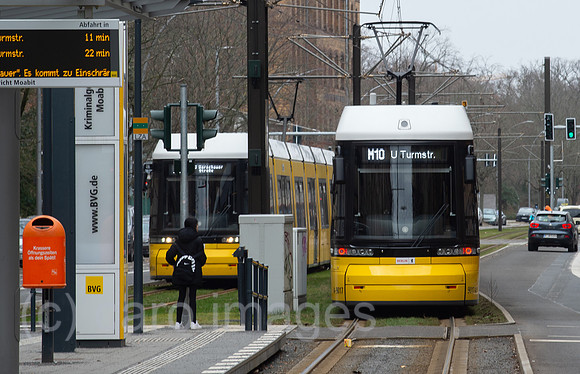 Berlin, Deutschland - Neugebaute Trasse der Strassenbahn M10 in Berlin-Moabit