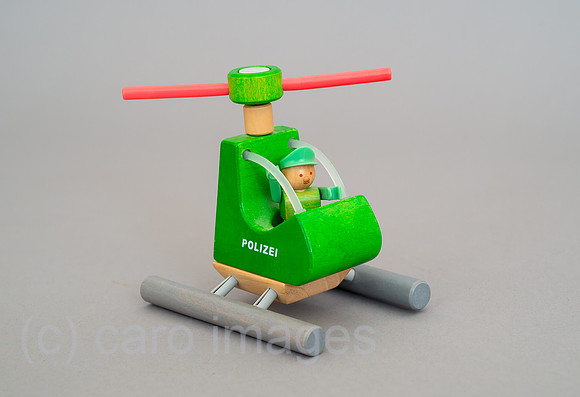 Berlin, Deutschland - Ein Polizeihubschrauber als Kinderspielzeug