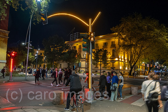Albanien, Tirana - Kreuzung im Zentrum, Ampel auf orange