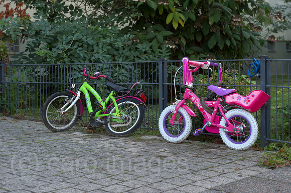 Berlin, Deutschland - Kinderraeder vor einer Kita