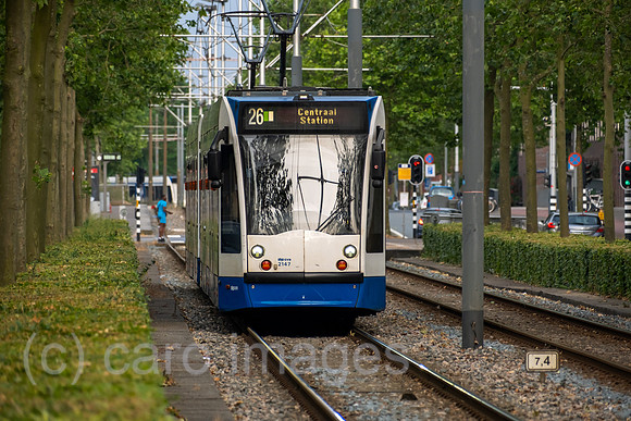 Niederlande, Amsterdam - Strassenbahn der GVB in IJburg, im Zuge des Wohnungsbauprogramm VINEX neu entstandener Stadtteil im Osten der Stadt dem Meer abgetrotzt