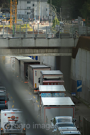 Deutschland, Hamburg - Dichter Verkehr auf der Autobahn A7 im Stadtgebiet wegen Baustelle