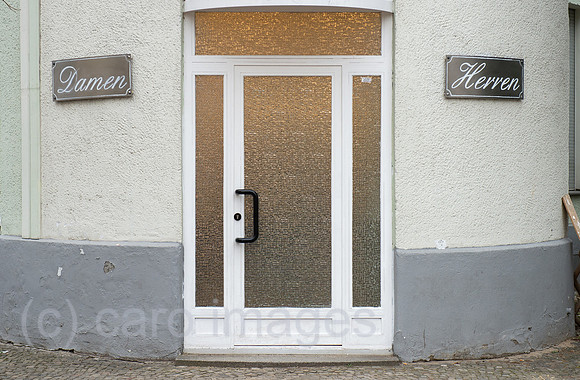Berlin, Deutschland - Symbolbild Damen und Herren