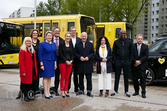 Berlin, Deutschland - Treffen des Berliner Senats mit den Vorstaenden der BVG in der Betriebswerkstatt Berlin-Friedrichsfelde.