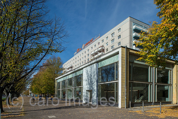 Berlin, Deutschland - Der Pavillion Kunst in der Karl-Marx-Allee 45