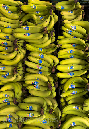 Deutschland, Tostedt - Chiquita-Bananen in einem Supermarkt